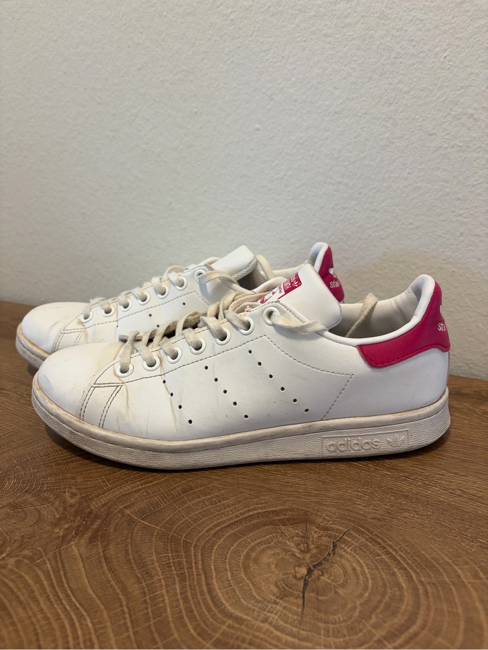 adidas White Sneakers with Pink Logo and Heel Accent (B7)